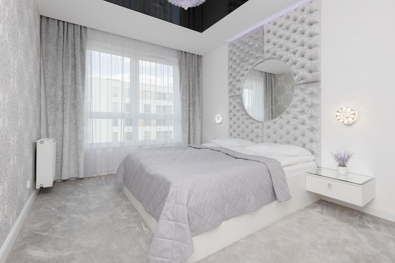Elegant Apartments With Balcony & Parking Warsaw By Noclegi Renters Kültér fotó