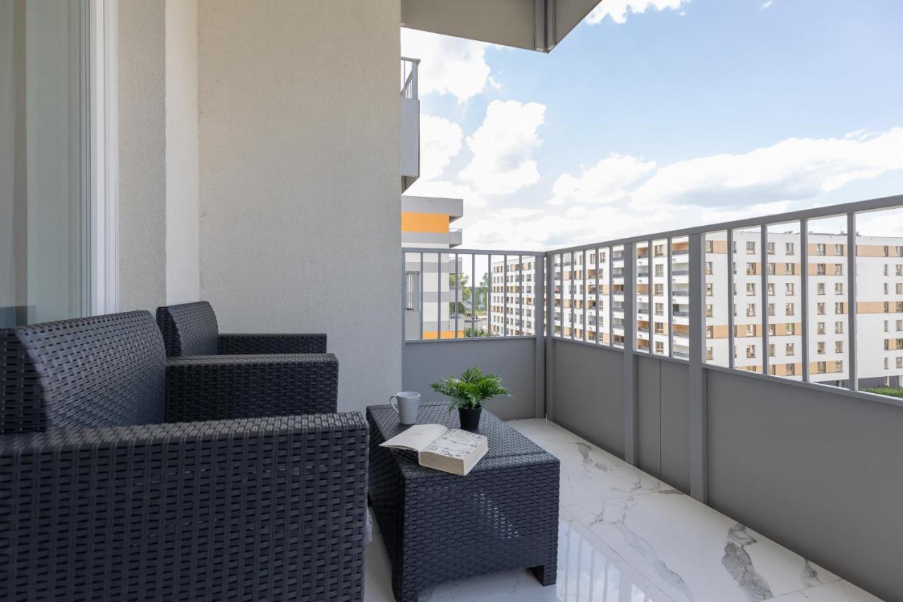 Elegant Apartments With Balcony & Parking Warsaw By Noclegi Renters Kültér fotó