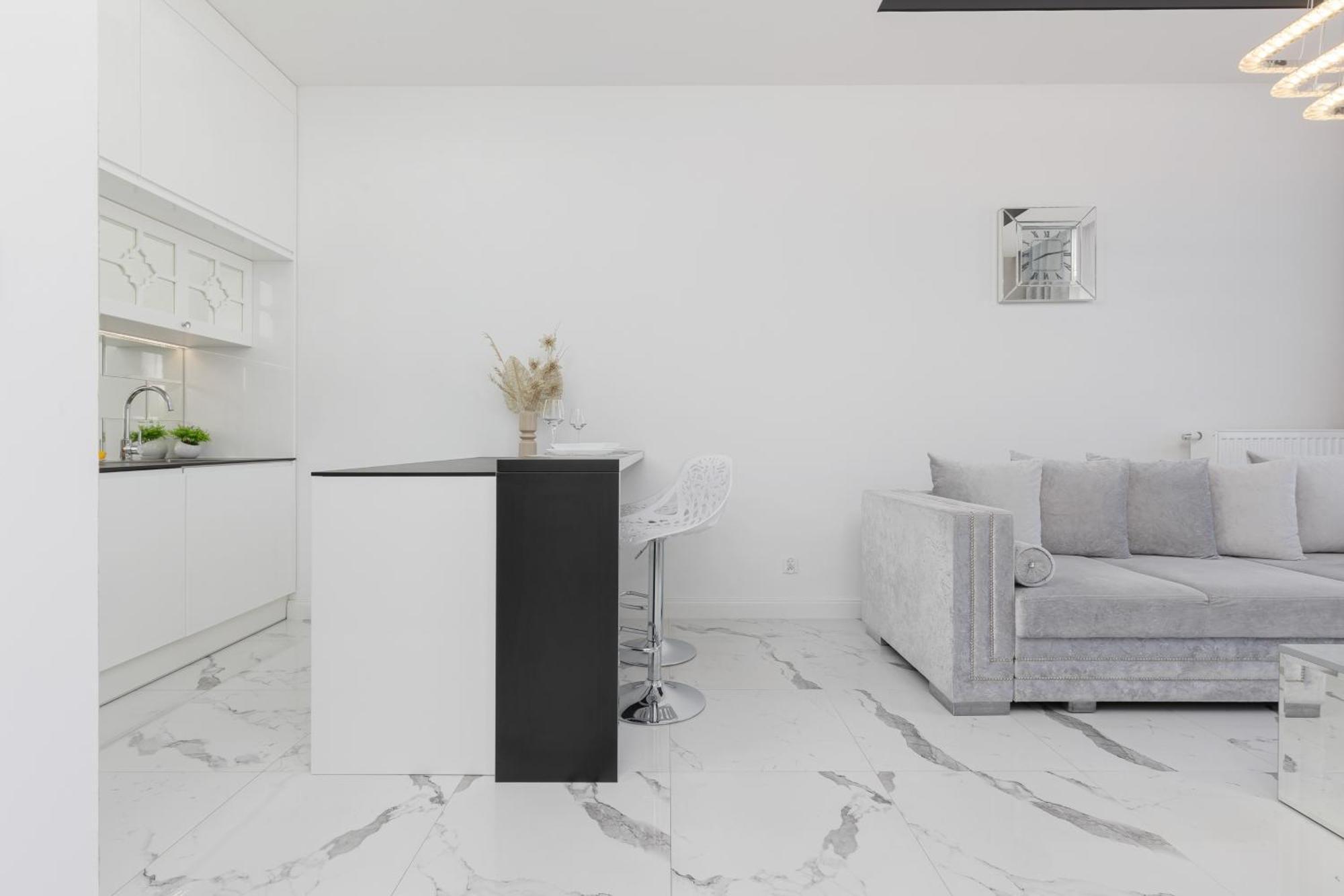 Elegant Apartments With Balcony & Parking Warsaw By Noclegi Renters Kültér fotó