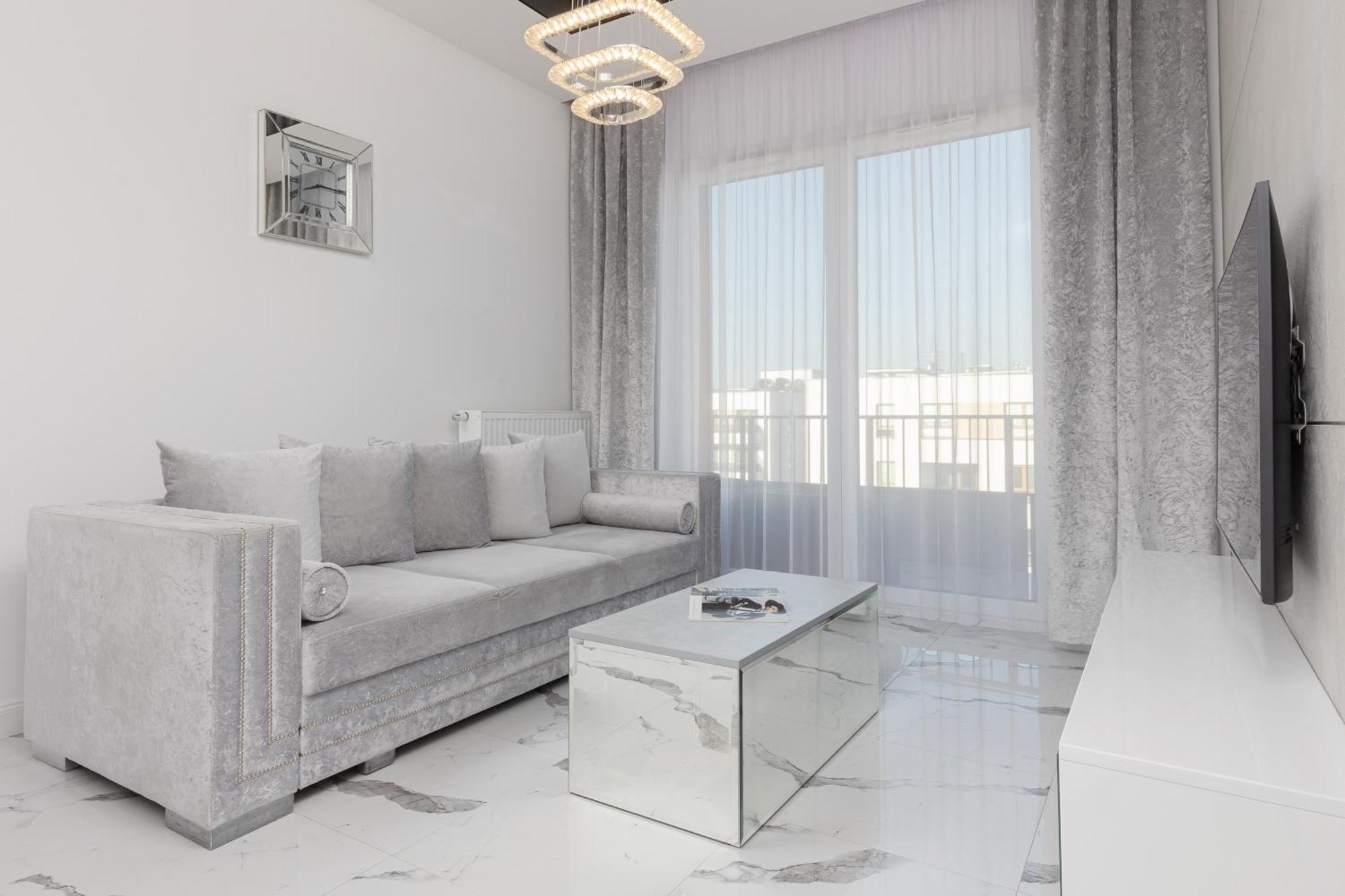 Elegant Apartments With Balcony & Parking Warsaw By Noclegi Renters Kültér fotó